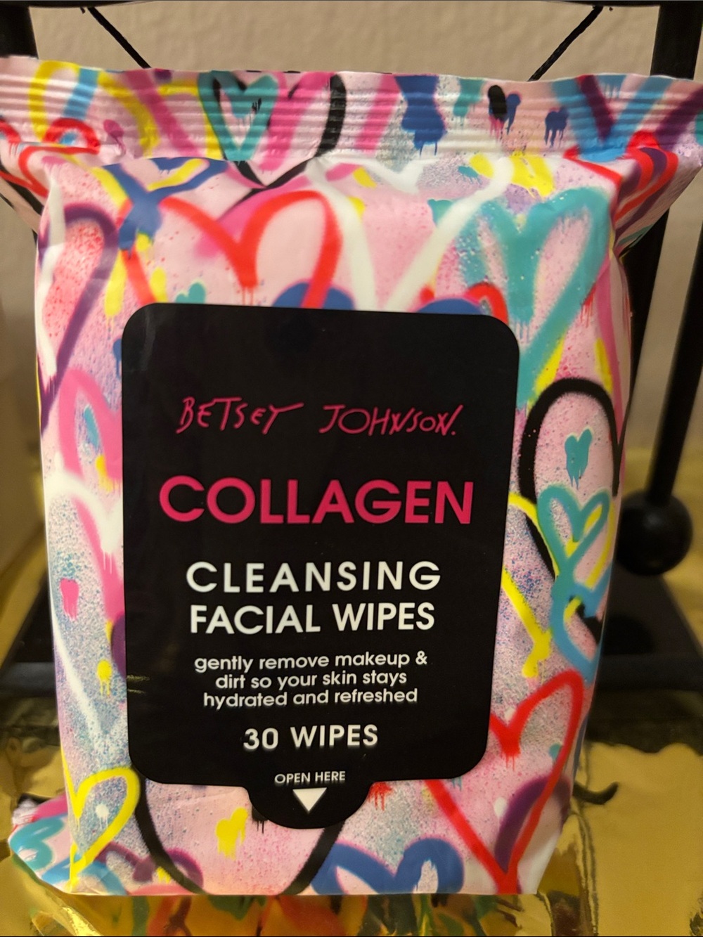 Betsey Johnson Pink & Multicolor Collagen Cleansing Facial Wipes - 30 Count